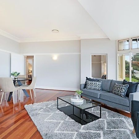 Huge Harbour View Apartment In Historic Home Sydney Exterior photo
